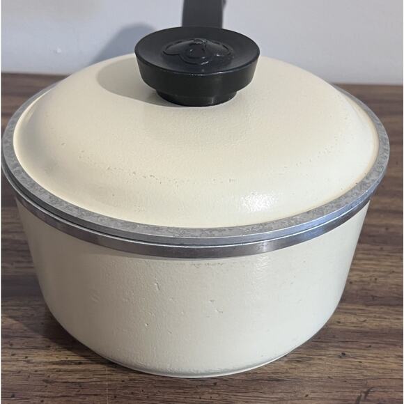 Vintage Club Cookware 1.5 QT Cast Aluminum Saucepan Pot Cream Ivory NICE - Picture 7 of 10